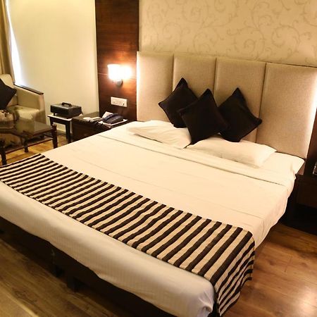 Hotel Parbhat Inn Panchkula Εξωτερικό φωτογραφία