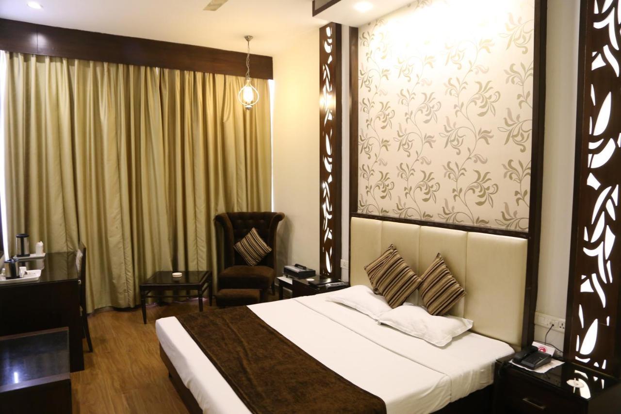 Hotel Parbhat Inn Panchkula Εξωτερικό φωτογραφία